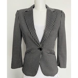 Le Château Women’s Fitted Blazer Houndstooth Pattern